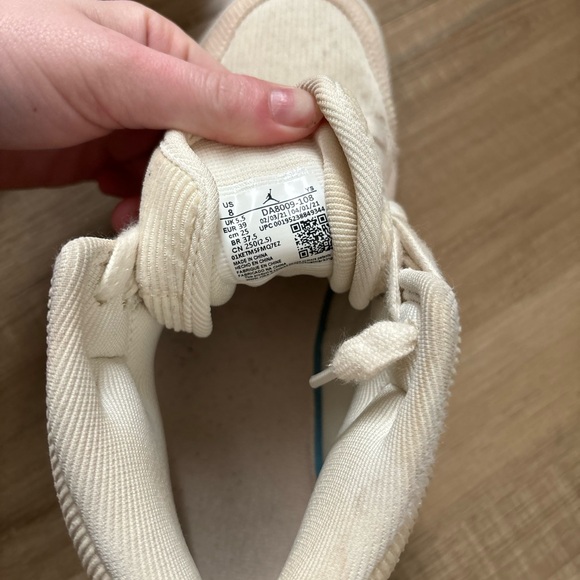 Nike Women's Air Jordan 1 Mid SE Corduroy Sail Orange - Picture 6 of 6